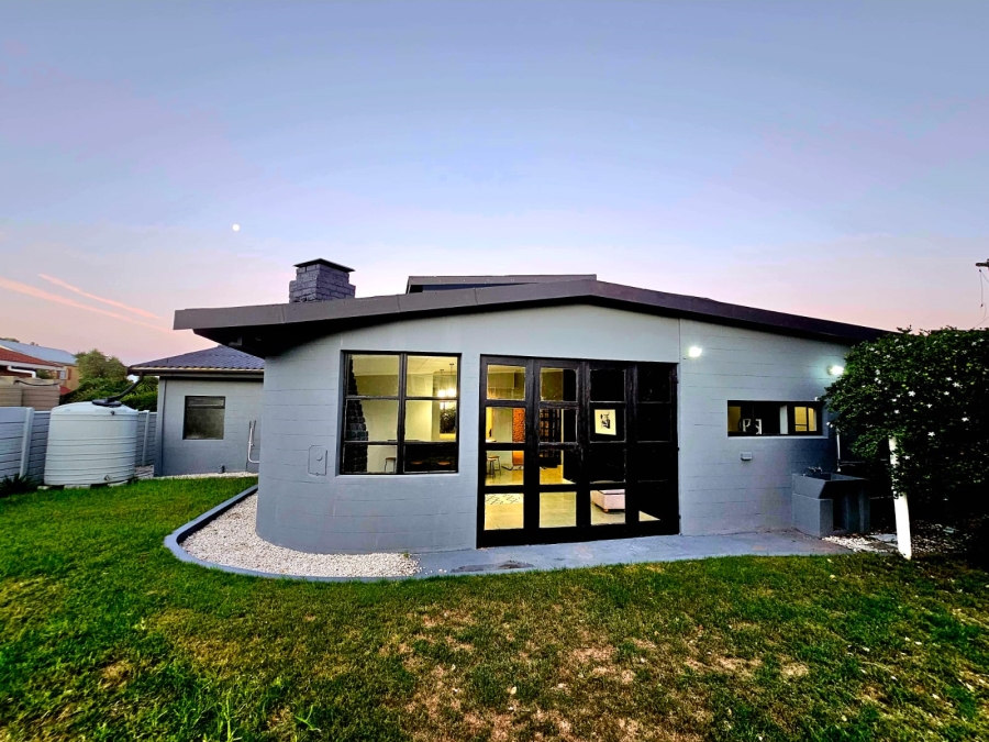 5 Bedroom Property for Sale in Stilbaai Wes Western Cape
